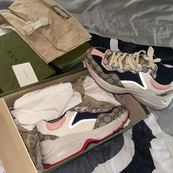 Gucci Ryhton Sneakers - Picture 2 of 5